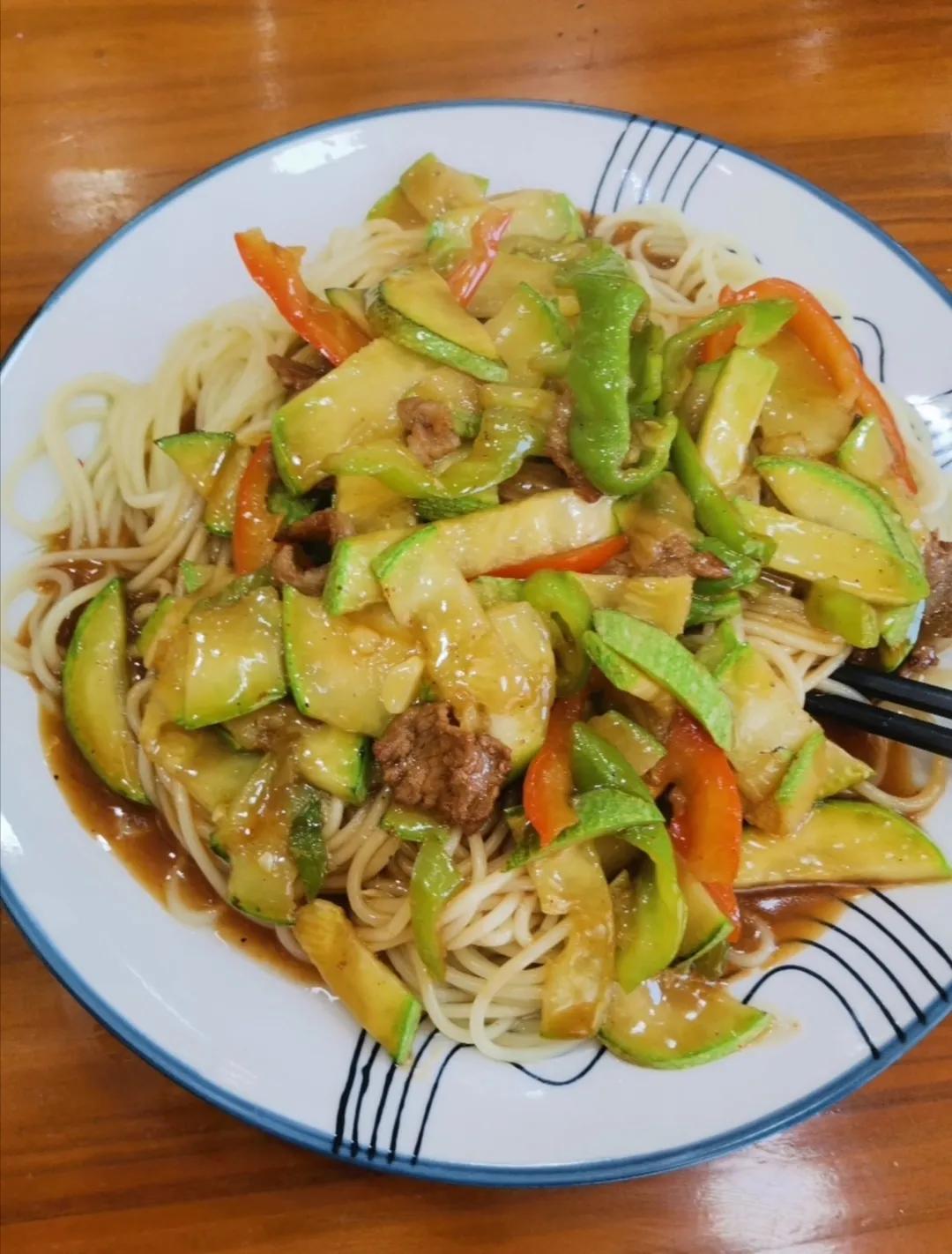 这种拉面算拉面吗？平时午餐在单位食堂解决，今天外出，来不及赶回单位吃饭，就在外出