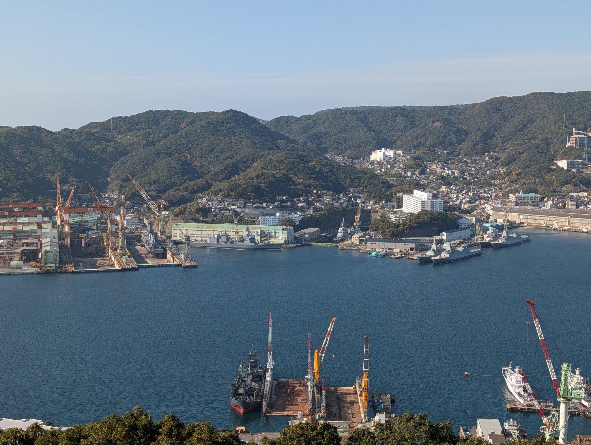 长崎造船所其他正在维护、舾装的舰艇——FFM-4“三隈”——FFM-9“名取”—