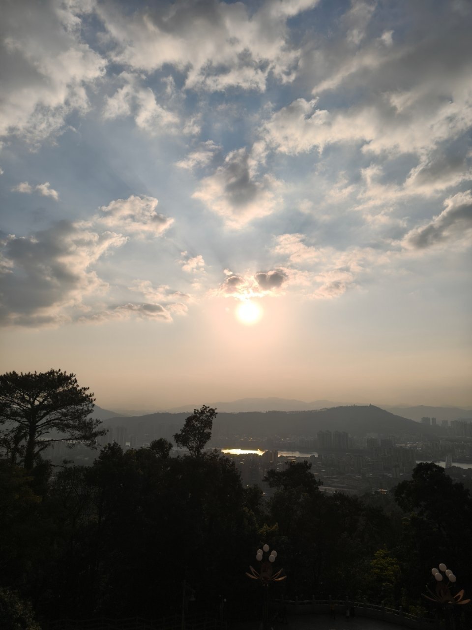 A股下周预判（9.28-9.30）：低开高走，震荡修复！复盘周五盘面，市场弱势特