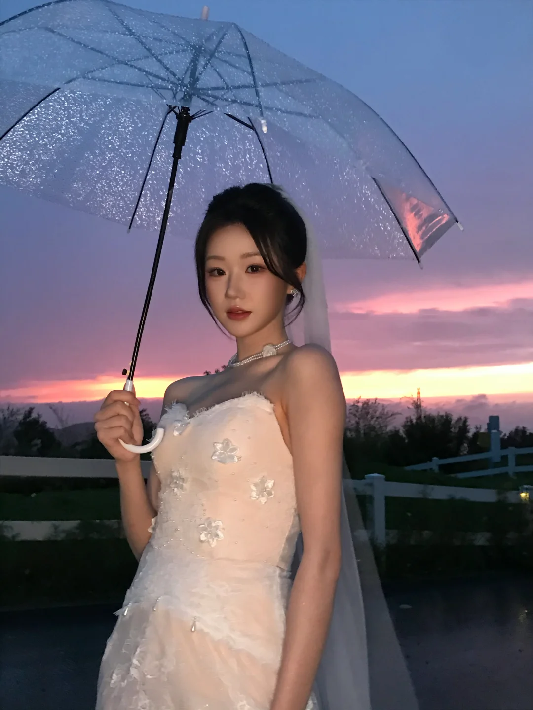 外面没有雨 也没有别人 只有我自己