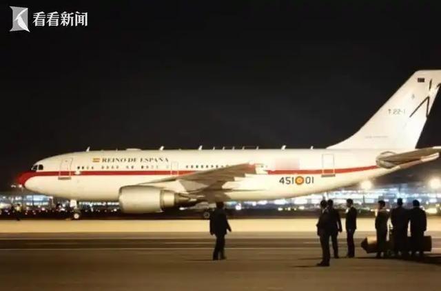 没红地毯，没仪仗队，西班牙首相脸都绿了。当地时间5月3日，西班牙首相桑切斯的专机