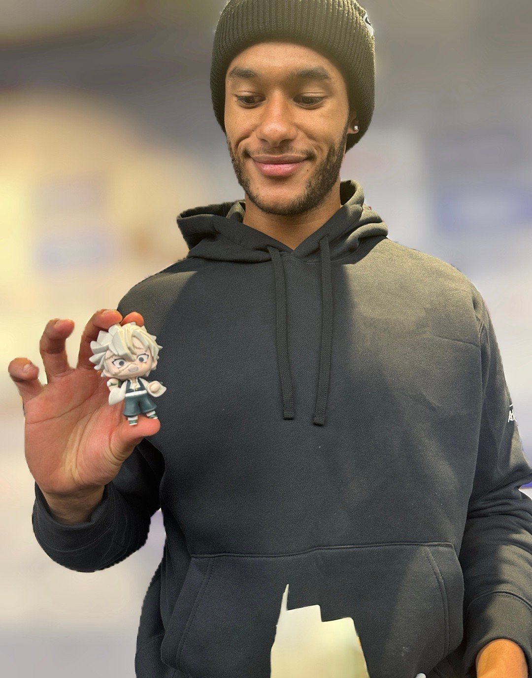 给热刺门将奥斯汀带了一个鬼灭之刃的盲盒，开出了风哥 我说下一部无限城风哥戏份很重