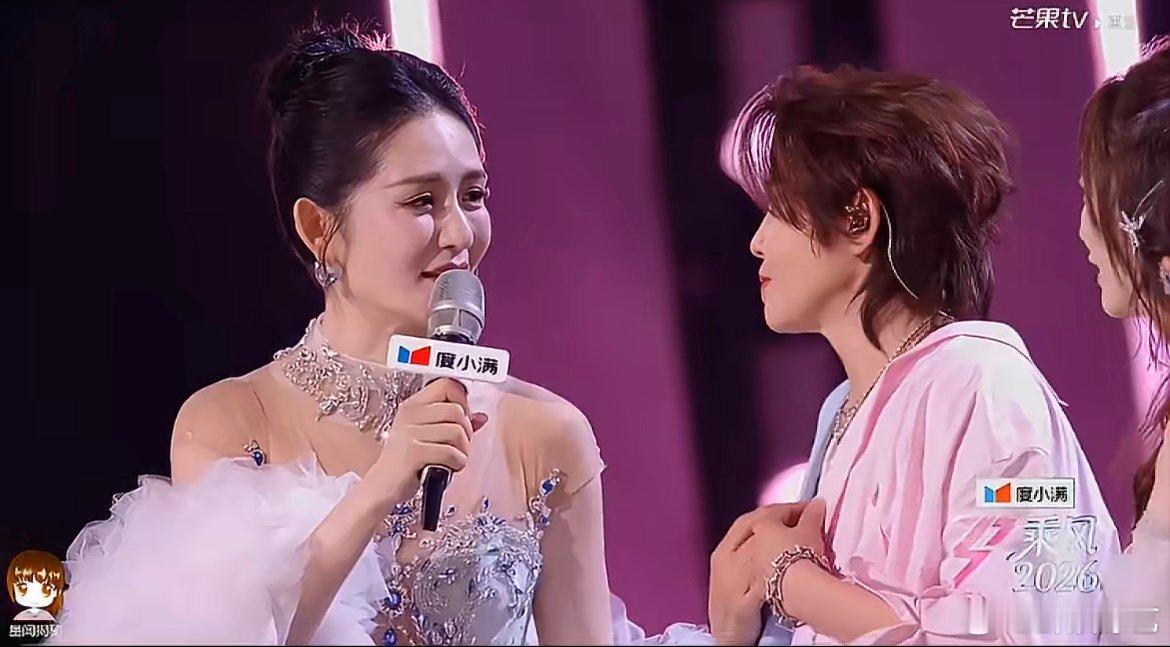 李小冉团全员晋级857票稳稳晋级，半糖全糖组合默契拉满，互动又甜又好笑。浪姐直播