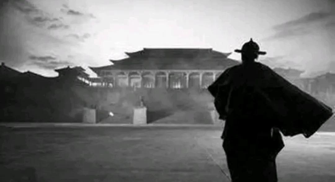 在国人印象里，明朝实行严酷的特务特务统治，锦衣卫、东厂等特务机构令人谈虎色变，而