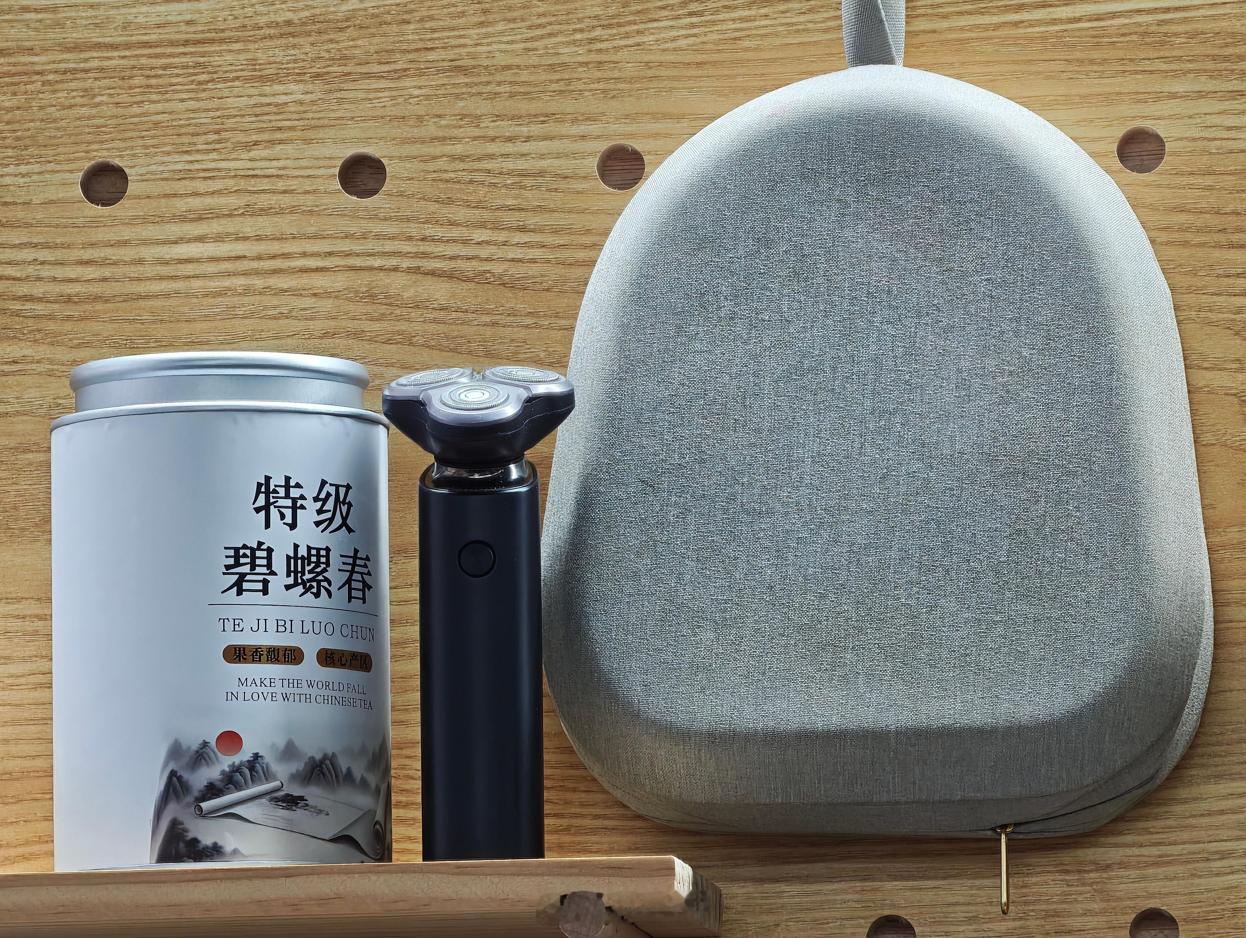 冷知识，虽然17U的最远焦段100mm和15U很接近，但17U解析力强了很多，颜