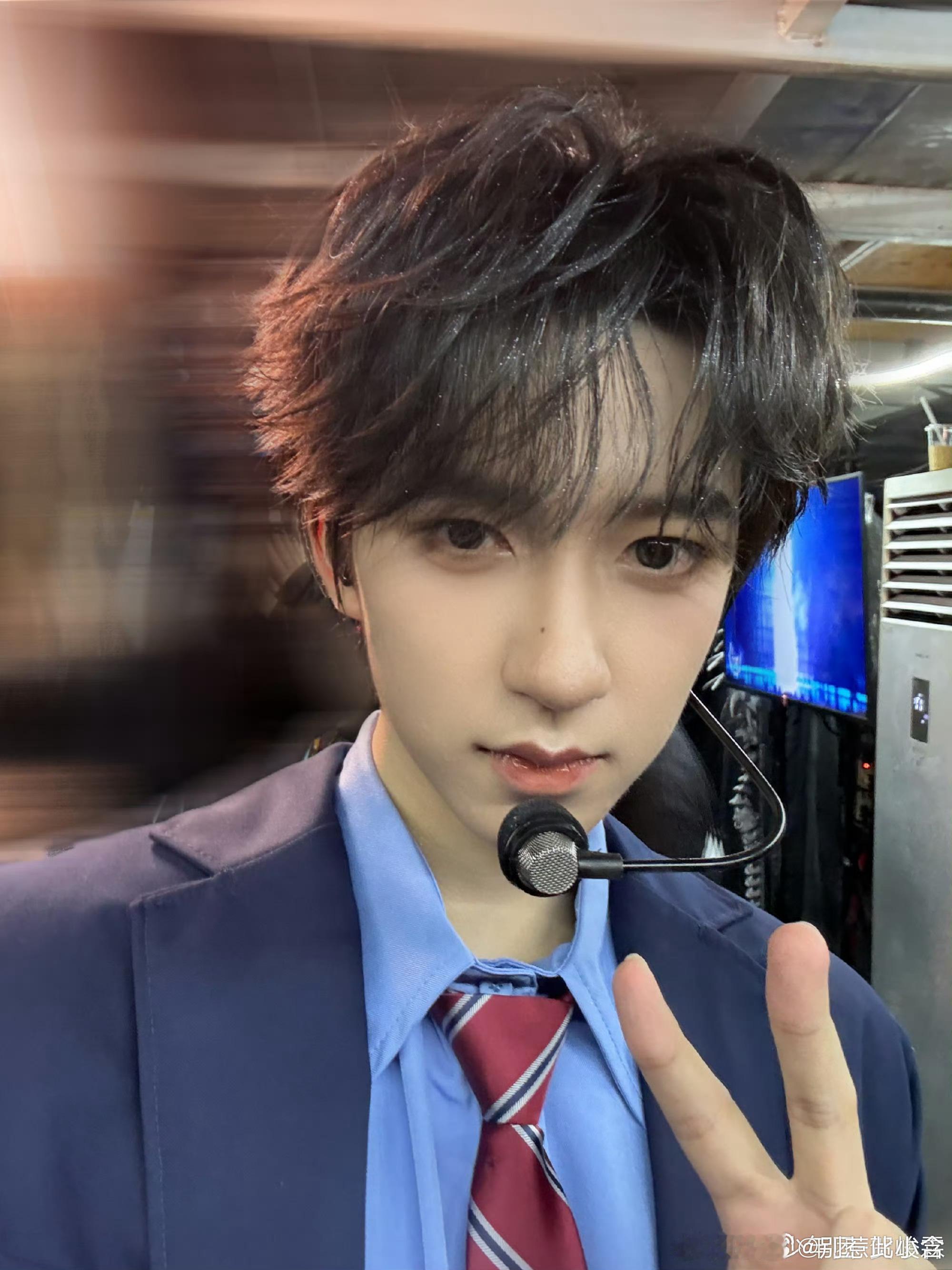 HJL HJL 闭眼许愿的时候，很多画面突然在脑海里一幕幕闪过，这大概就是仪式感