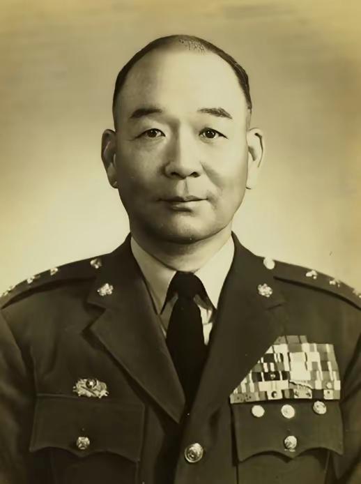 1942年，胡琏见妻子一人带小孩，又苦又累，一来自己本也嫌妻子人老珠黄，二来又可