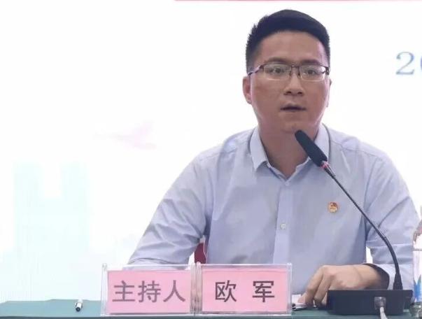 欧军上头条啦！也是清新区近三年首位上“头条”的大人物！很多人说他的身份特殊，警示