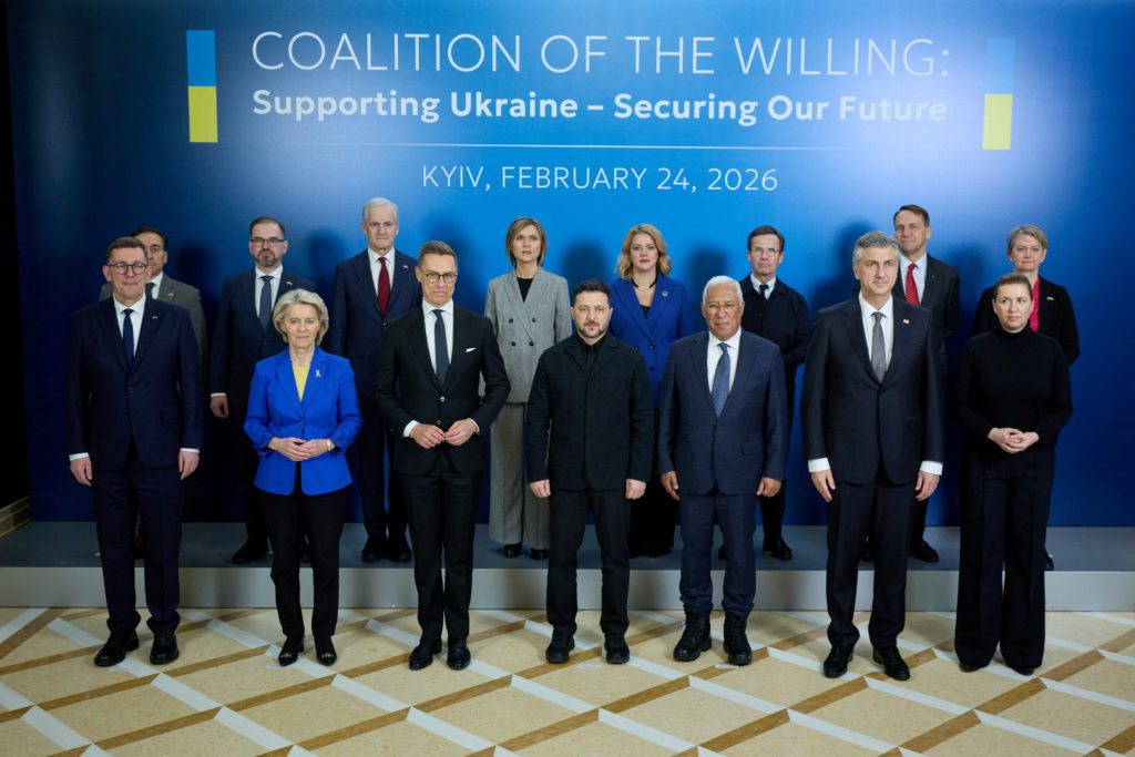 四年前的今天，俄军装甲纵队越过边境的那一刻，大概没人想到这会是一场拖到今天还没打