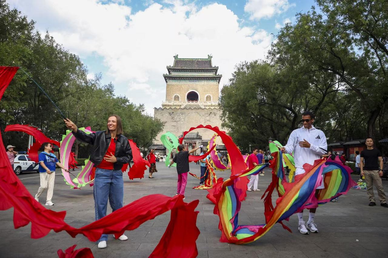 中网扭上秧歌舞