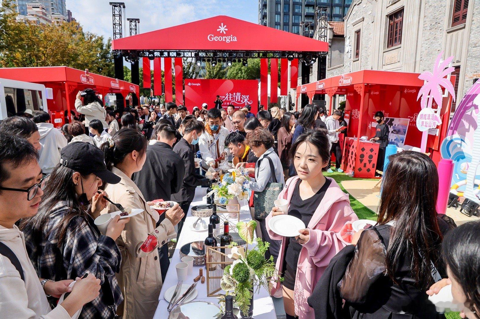 10月25日至26日，上海苏河湾万象天地西里·慎余里广场变身格鲁吉亚风情小镇，“