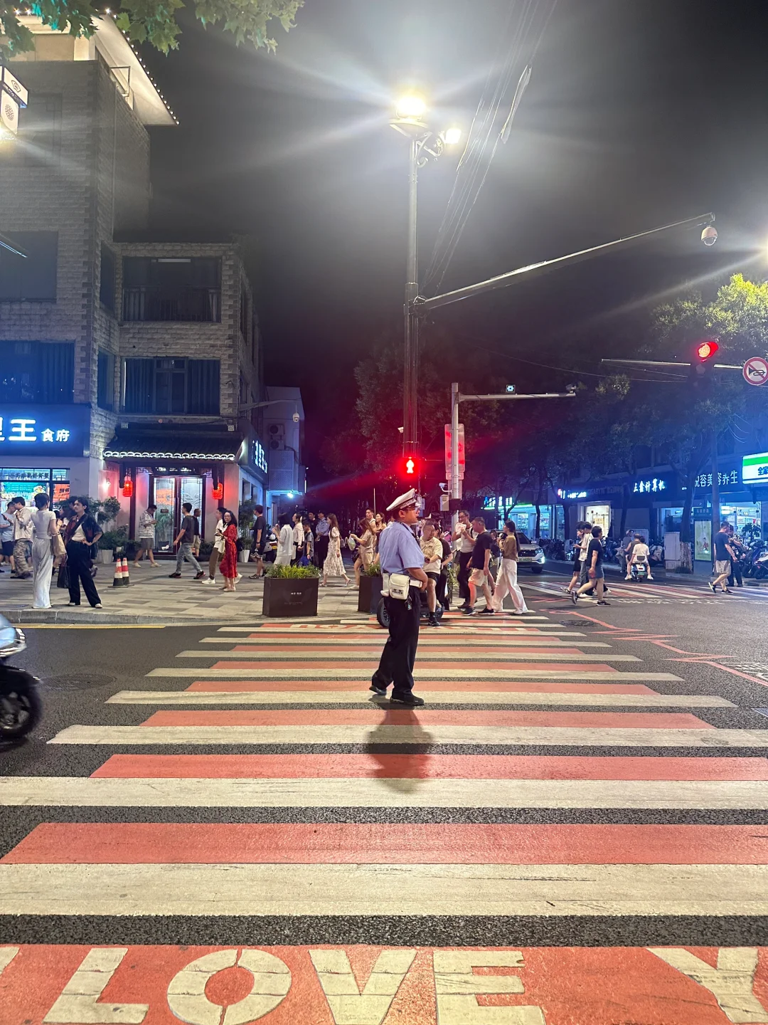 是谁在黑十全街啊！网上图片是土，实际还不错