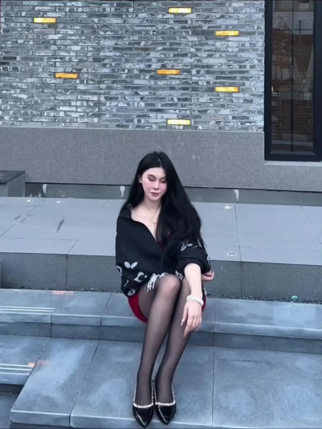 这首不值得BGM用上了