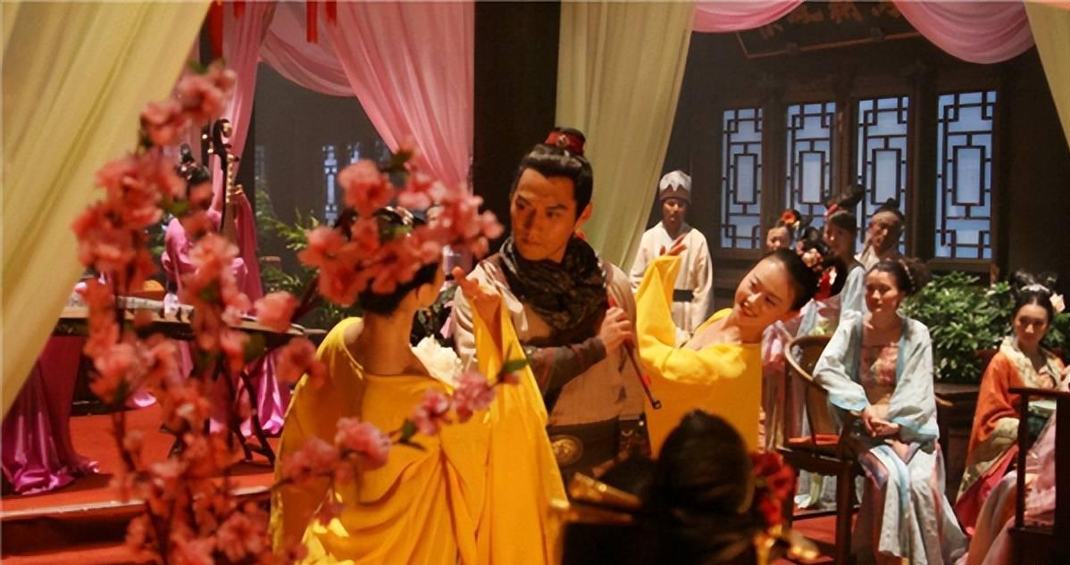 保守的古代社会为什么会有妓院？

公元前685年，一个中国男人干了件让全世界目瞪
