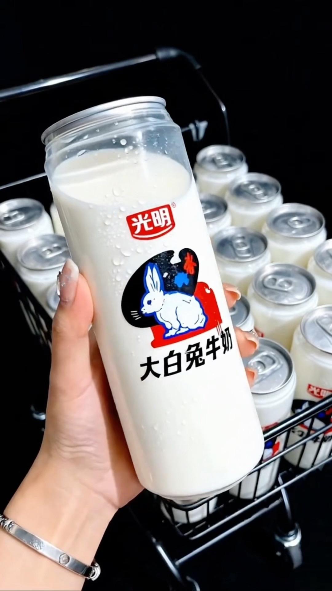 家人们谁懂啊！我居然薅到了大白兔牛奶的大羊毛，这个价到手8瓶。薅了就是...