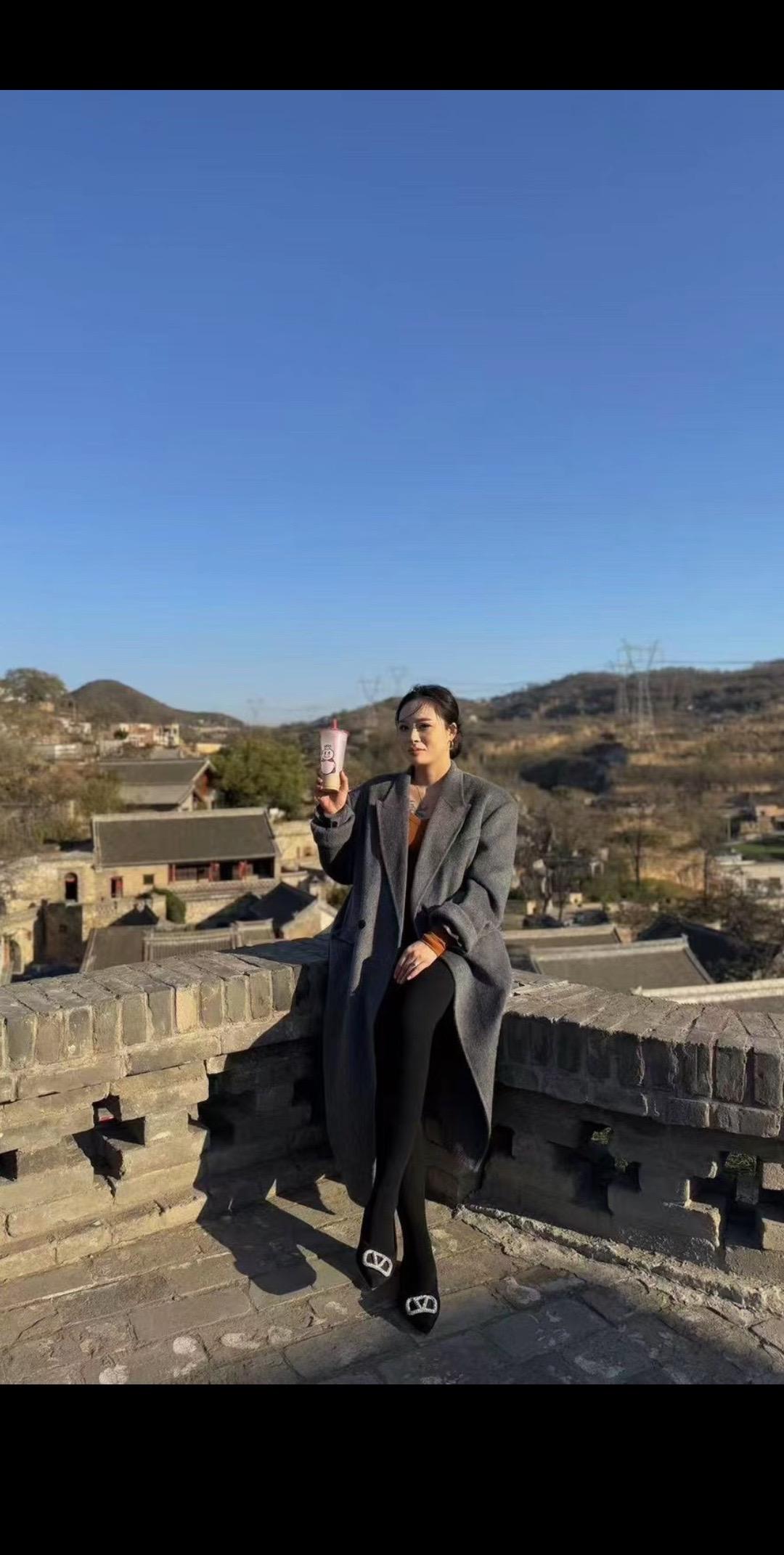 人的真心只有俩次   一次是什么都不懂的时候   一次是什么都懂的时候……