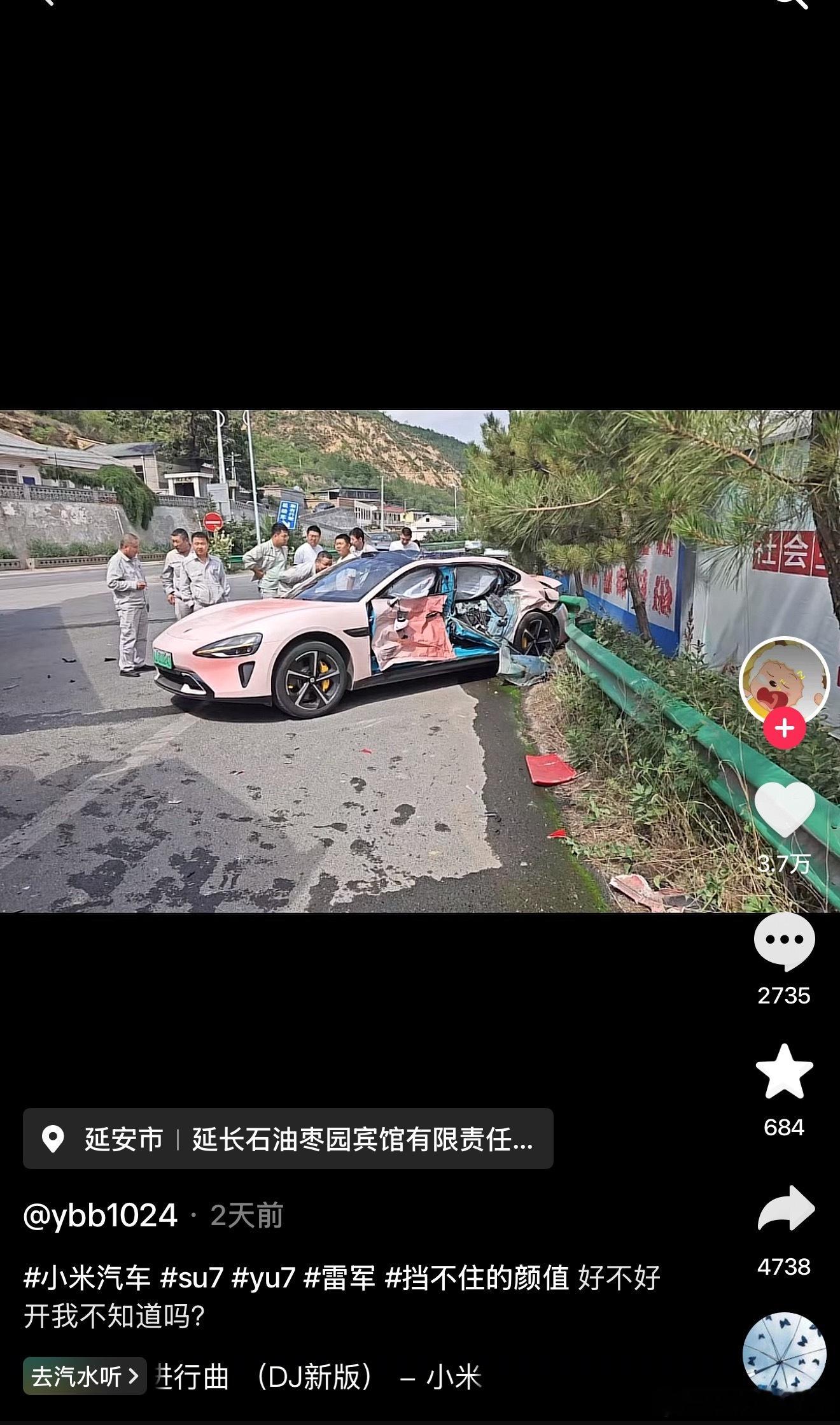 锐锐刚才刷到个视频，小米SU7被大货车撞了侧面，但结构看起来依旧是比较坚挺的。之