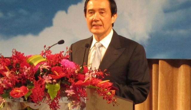郑丽文这位党主席真不好当，不拿薪水还得四处募款，党内党外铺天盖地抹黑，压力说没有