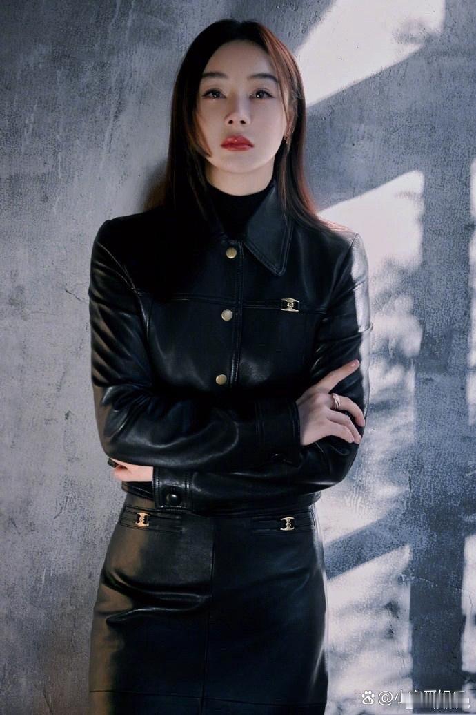 袁姗姗初冬毛衣长靴造型氛围写真 ，果然人漂亮身材好，穿啥都漂亮 