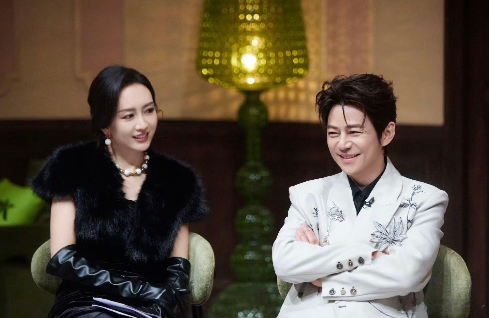 大侦探你敢播我都不敢看 大侦探《大侦探》这波太绝！何蓉鸥三角戏码，杨蓉壁咚何老师