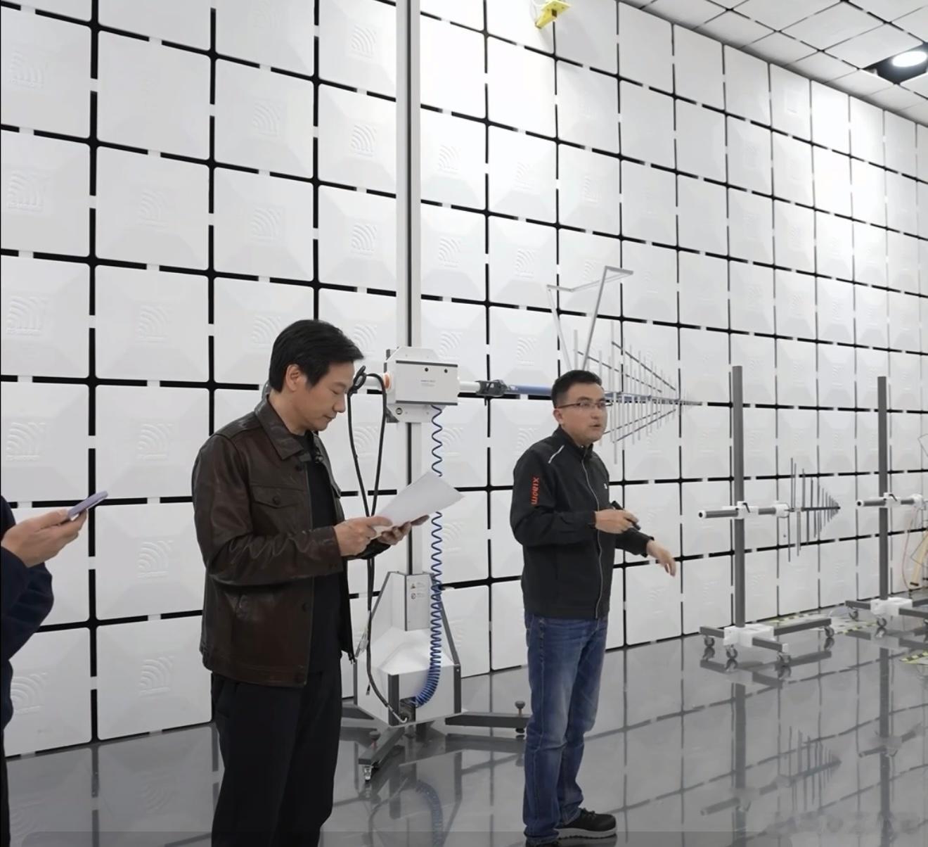 又来看雷总直播了，虽然这次是直播测试科普类型的，但是很有意思有没有人懂我