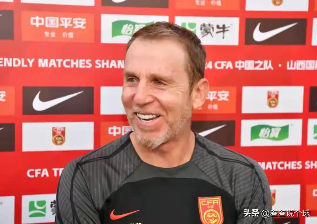 太气人！U19中国队0:2伊朗队，忍不住“3问”主教练德扬：
1. 请问，前几日