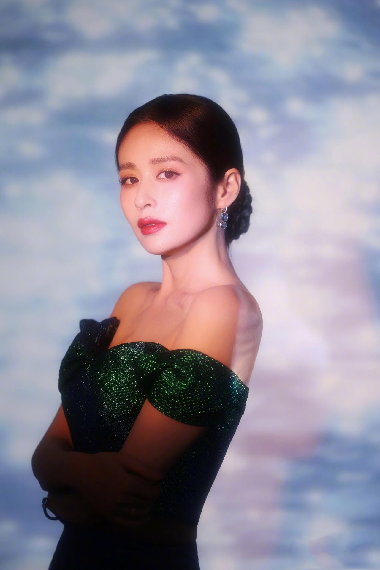 颖儿：红毯上的人鱼公主
