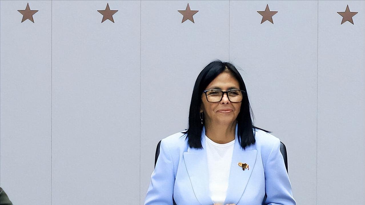 美国人在委内瑞拉首都搞军演了，罗德里格斯在干什么？
5月23日，两架美军MV-2