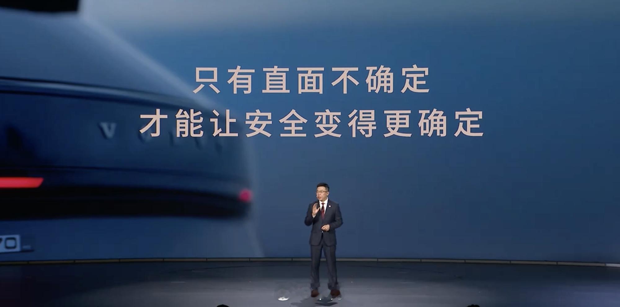 是要百年传承的机械质感，还是要颠覆体验的智能科技？是要可靠续航的自由，还是要极致