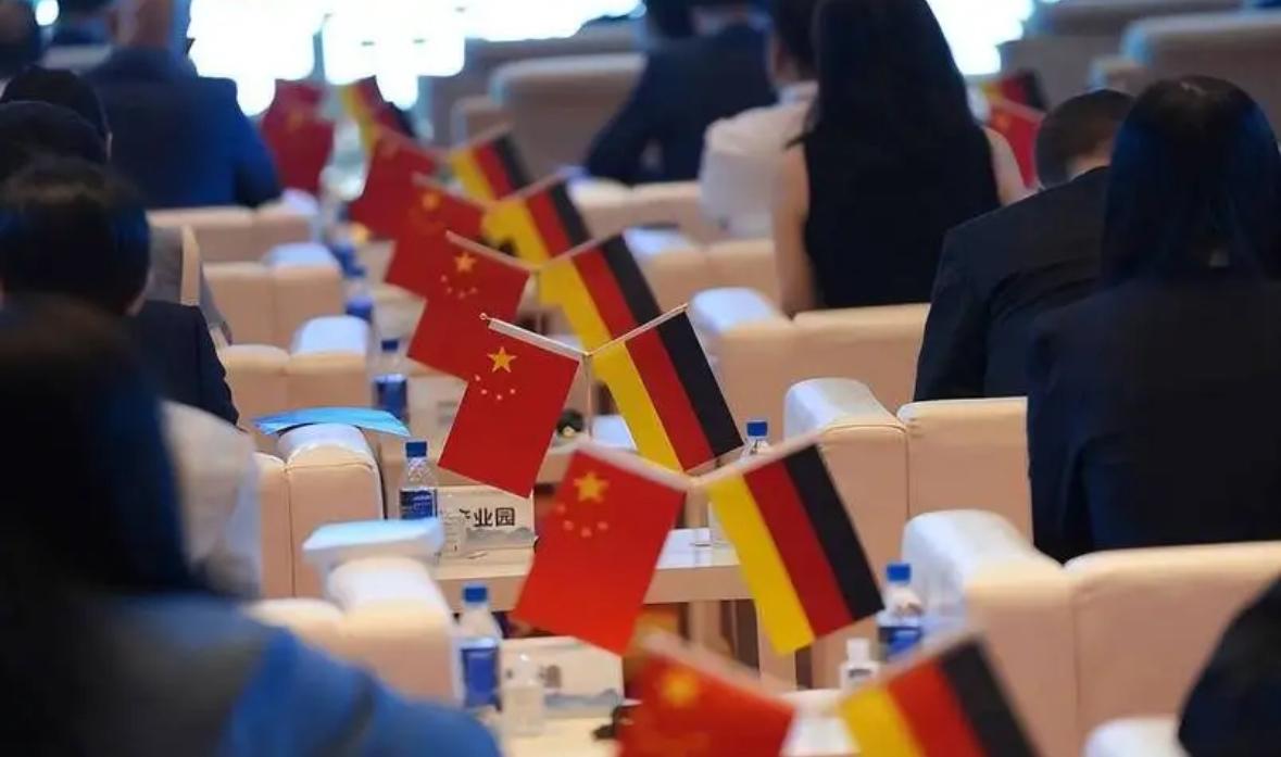 大反转！中国又超美国，成为德国头号贸易伙伴。
2025年前8个月，中德贸易额冲到