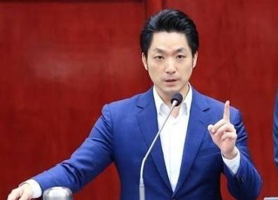 台湾地区政坛的天，恐怕要变了！一个近乎铁板钉钉的预言正在岛内流传：只要蒋万安在2