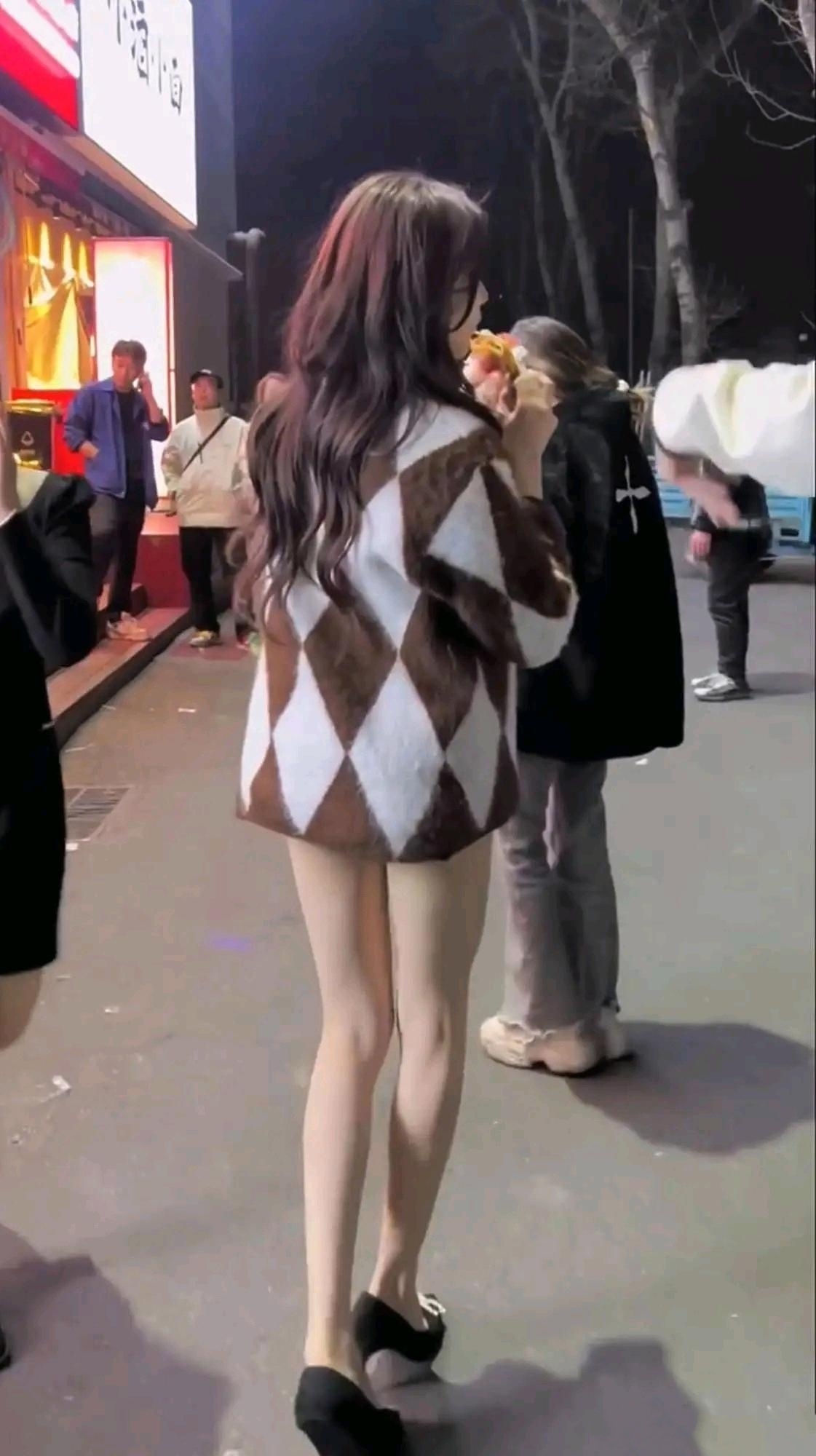 跟了一路了，没办法，下衣消失术真的太有魅力了。 ​​​