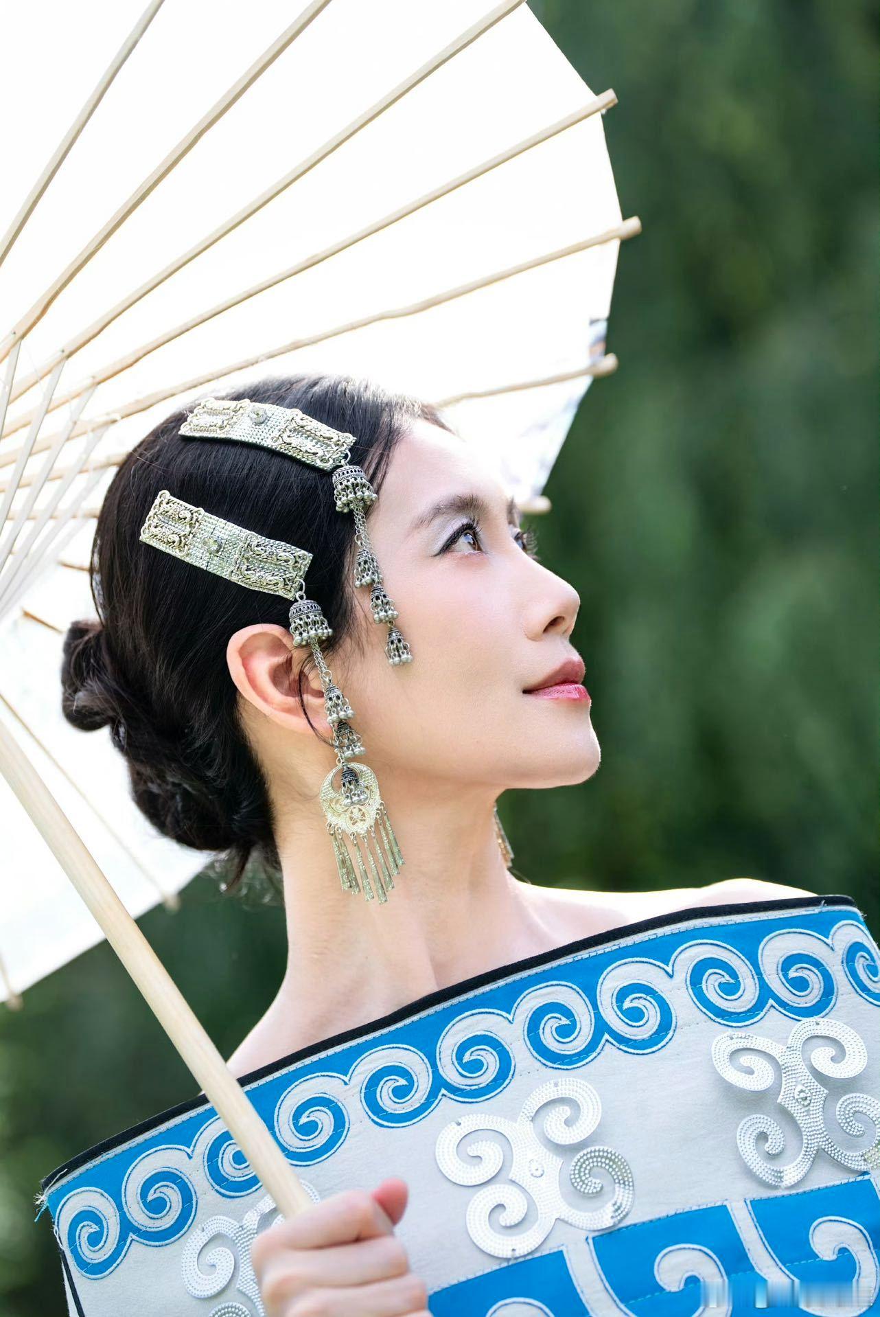 温峥嵘完全是温柔妈妈级别 我终于明白为啥说温峥嵘完全是温柔妈妈级别的了~她全程都