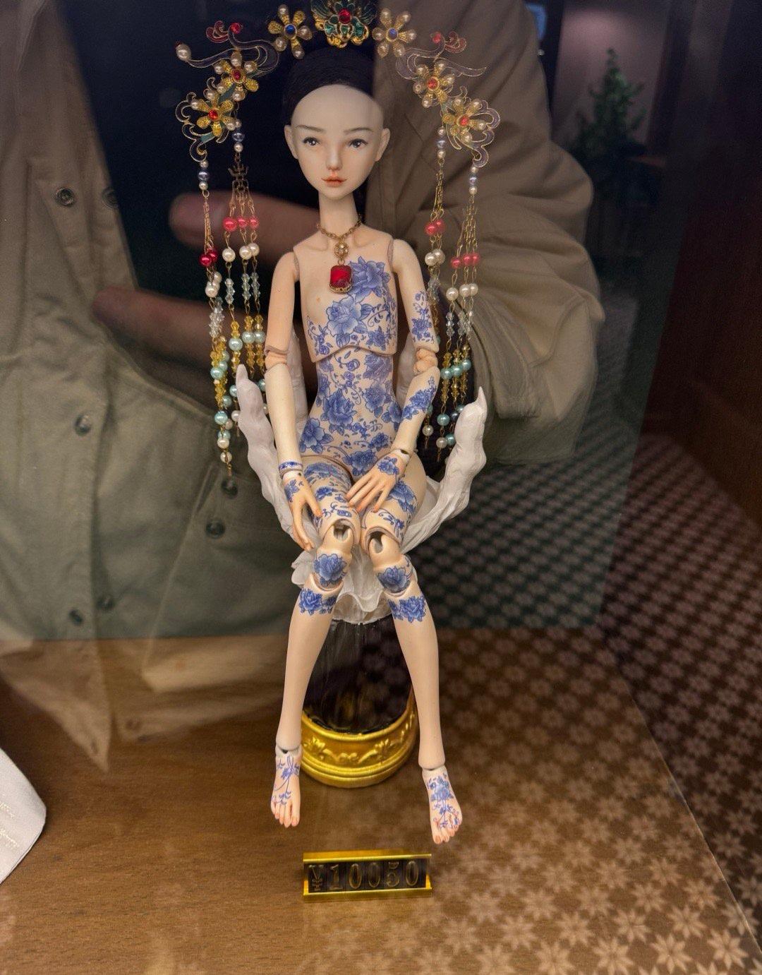 这娃娃有什么值得功能卖一万多？