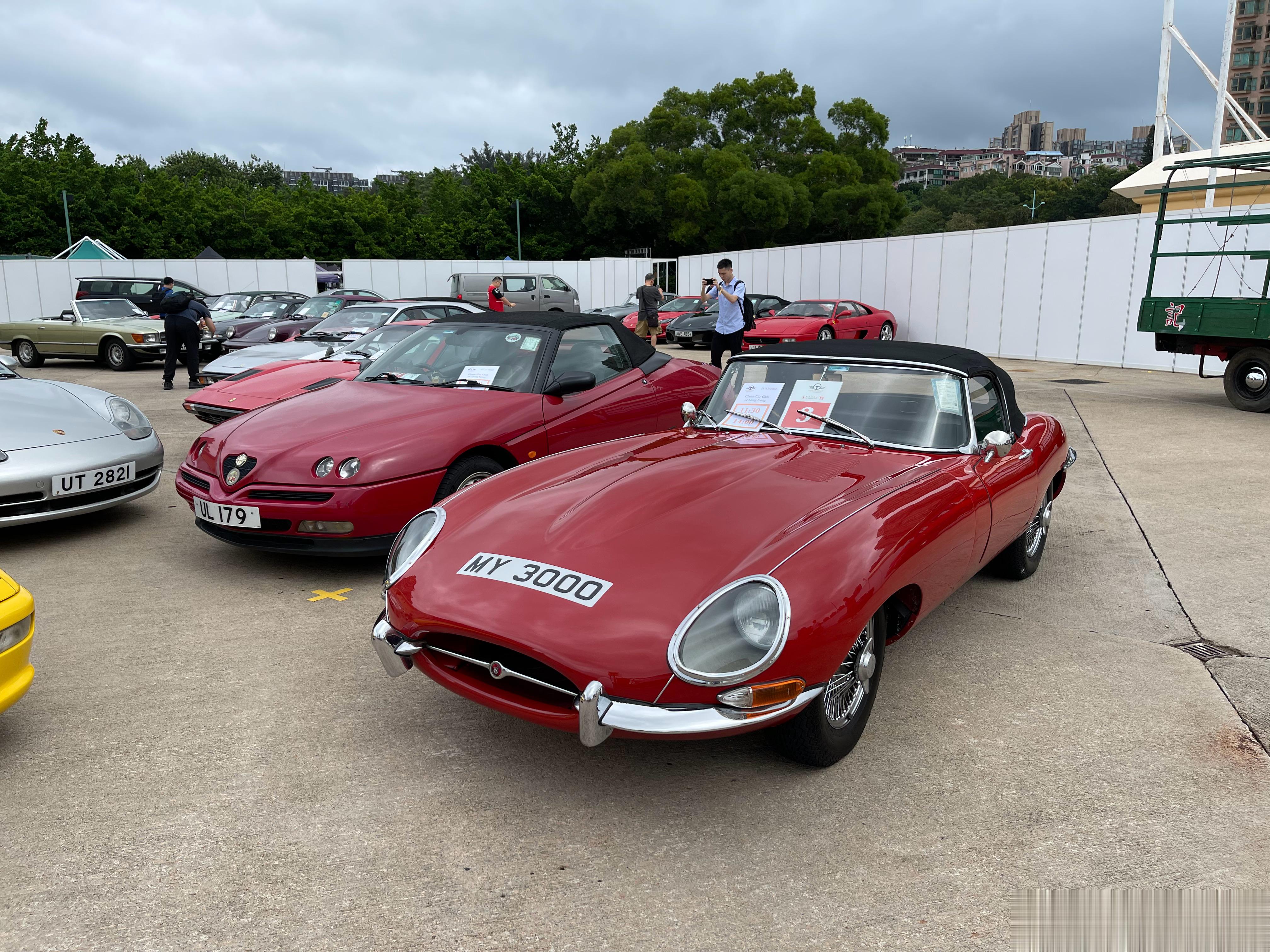 #shen车视界# 【香港黄金海岸车展】场外的一些经典车，这好像是我第一次见XJ