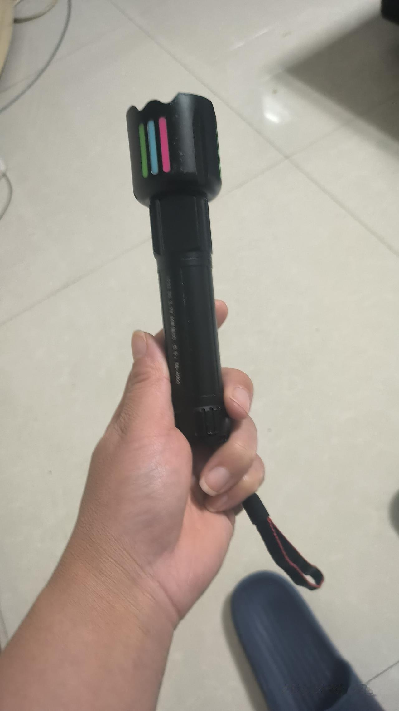 你问我答手电筒灯珠不亮了，开关灯亮，怎么修好啊？