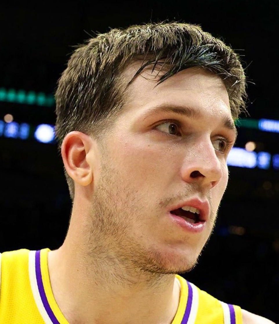 JJ雷迪克谈及休赛期与里夫斯的交流：“这支球队同样属于你奥斯汀，就像它属于勒布朗