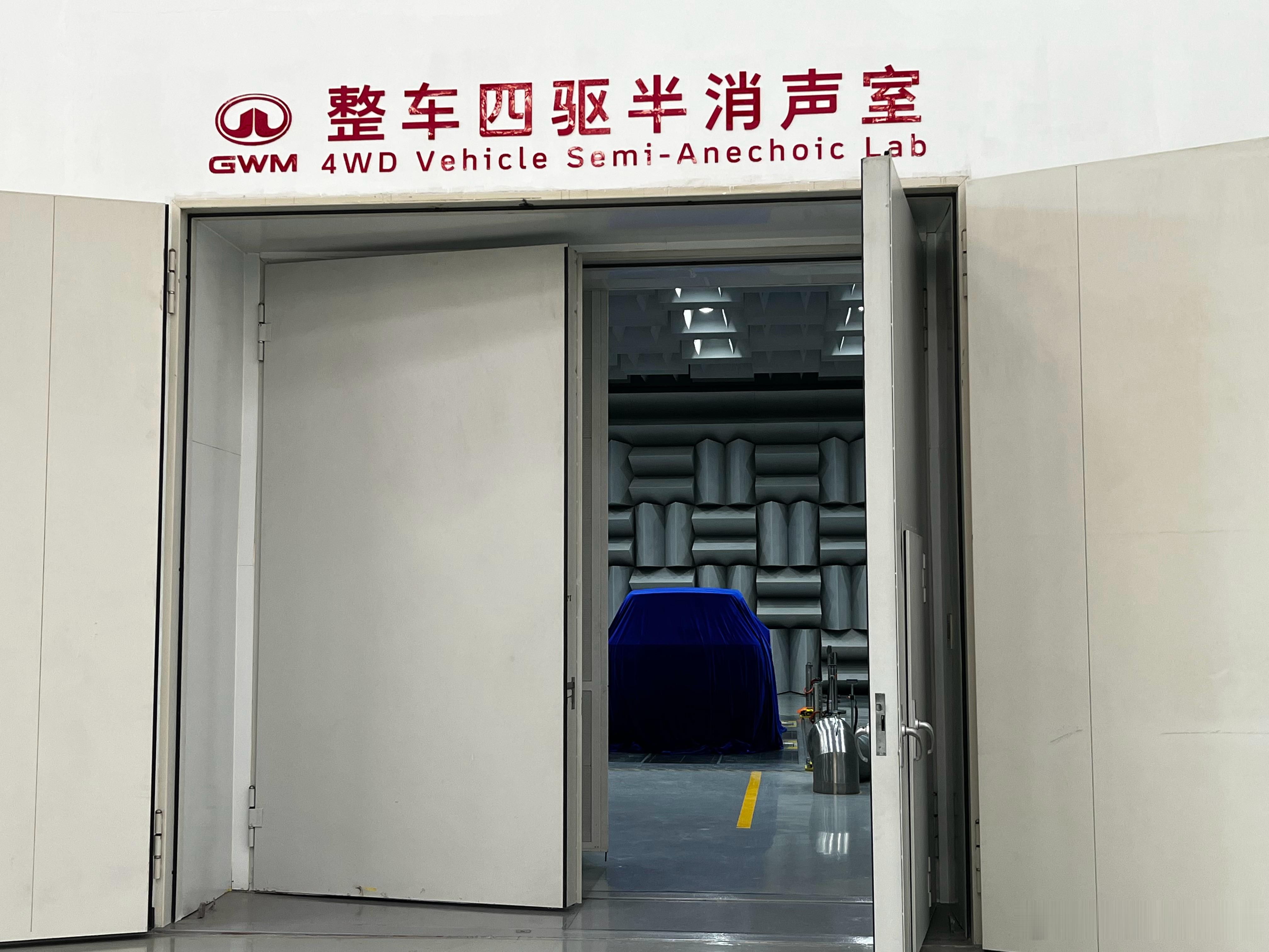 在长城四驱半消声实验室看到一辆测试中的v9x，魏牌全新旗舰，这体格真大。官方数据