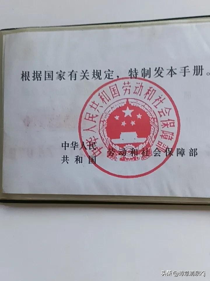 军人服现役年限算社保缴费年限，而且是视同缴费，不用自己掏一分钱。哪怕当了2年义务