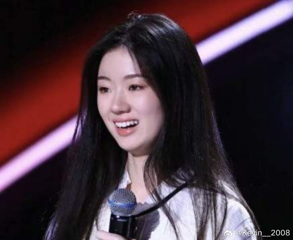 感觉单依纯自从出道以来，面相真的变了。 