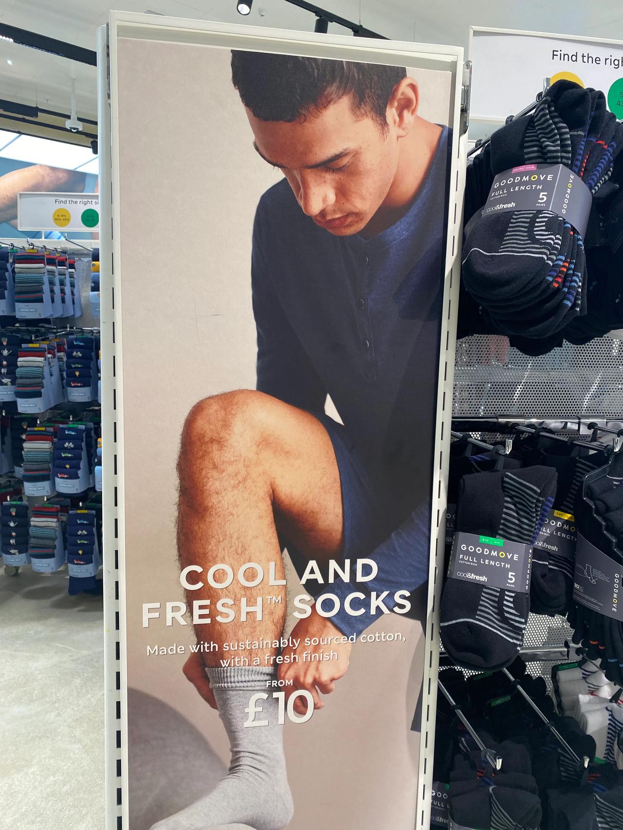 三双袜子十英镑，物价真的吓人！还是怀念拼多多！