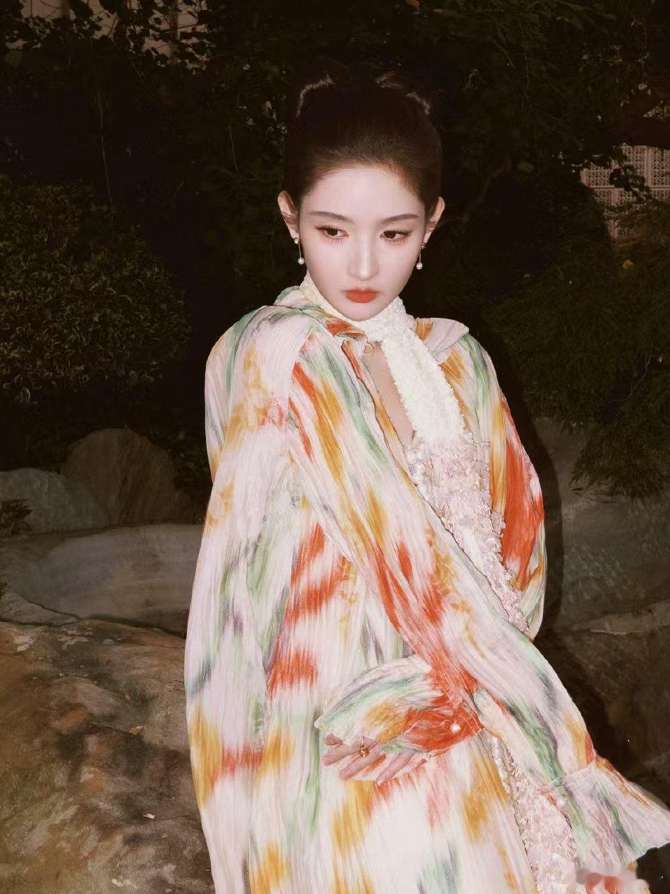 王玉雯顶着两个妙脆角走红毯 谁能拒绝VOGUE红毯的王姐！妙脆角发型超有记忆点，