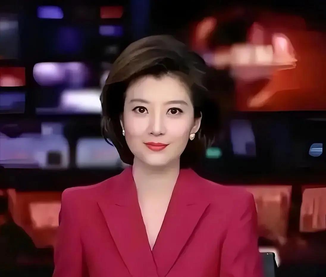 央视主持人端庄大气，优雅美丽，你知道她是谁吗？