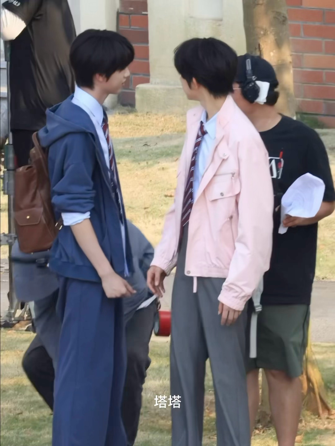 tg 张桂源等陈奕恒补完妆一起走 