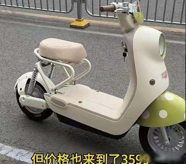 新国标电动车上市，网友吐槽像共享车，真能用吗。
2025年12月，新国标电动车开