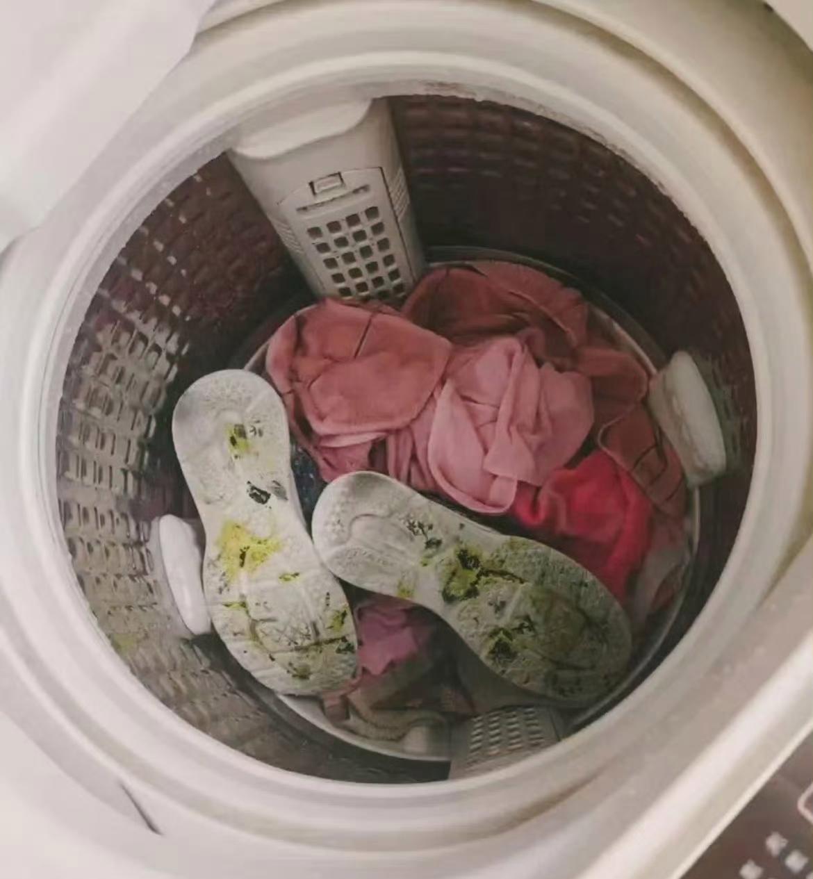 回到家看到老公已经把衣服洗好了，我打开一看！！！ ​​​
