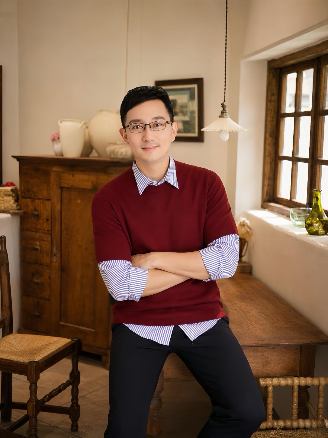 《慢下来，是给自己最好的礼物》

忙碌了许久，终于偷得浮生半日闲。

一件酒红毛