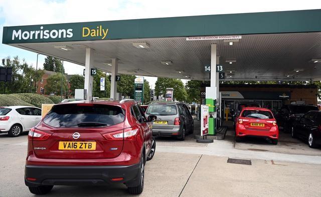 英国宣布推迟燃油汽车禁令，这样的做法能抵挡住汽车电气化的浪潮吗？
  
  据英