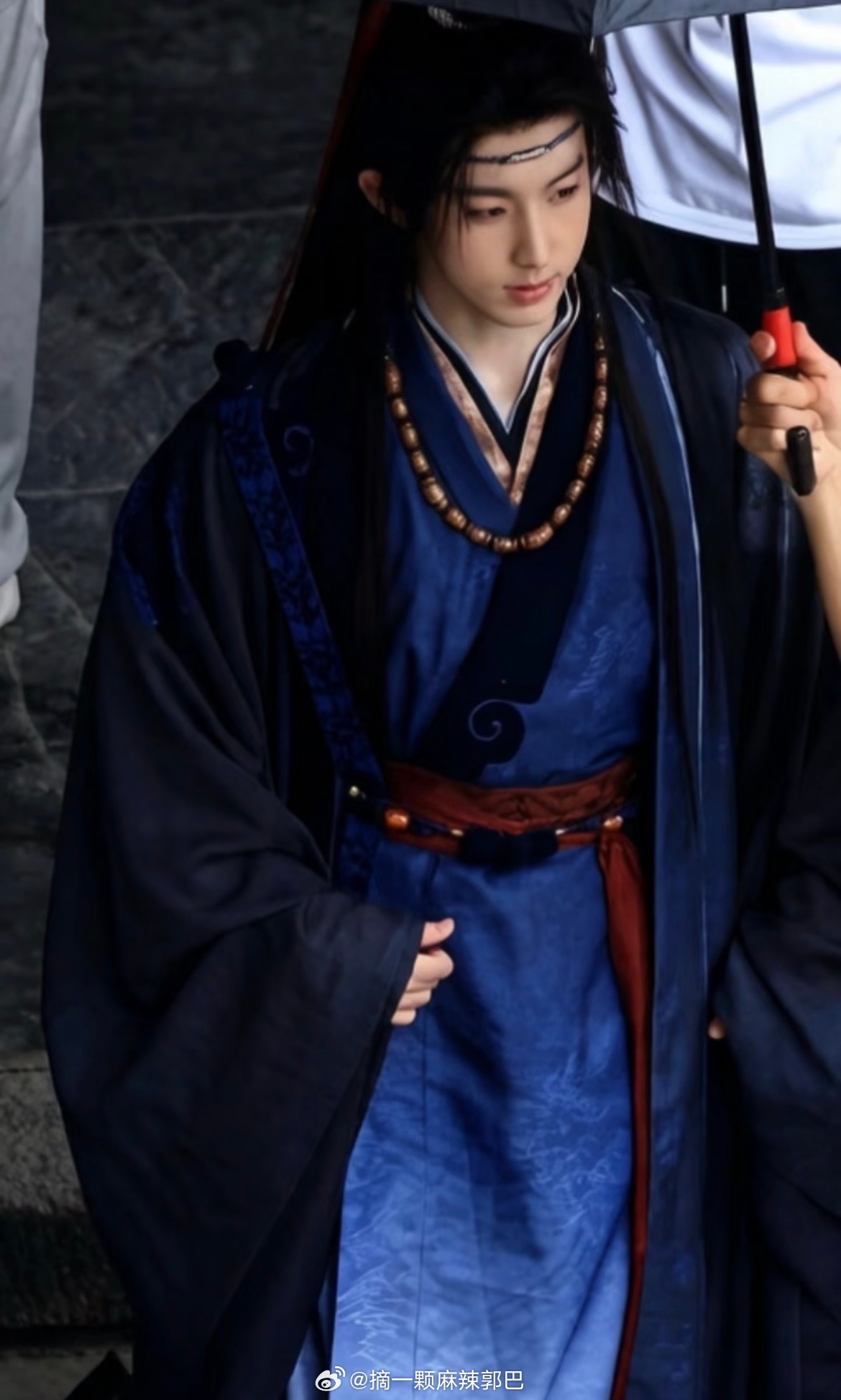 鞠婧祎郭俊辰二搭郭俊辰万花世界 长得太帅 出门被人砍了一剑 怎么不疼 原来是公子