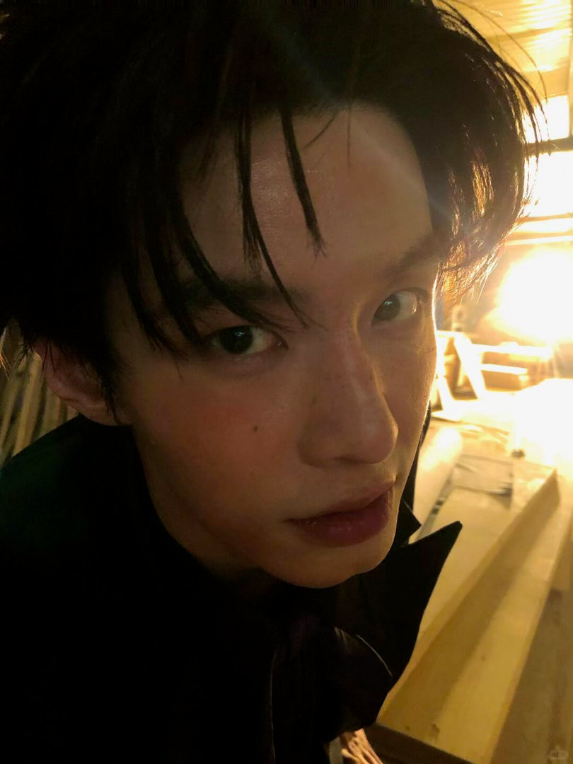 闺蜜这回温俊真的给何与出神图了梦回靳朝了温俊把何与拍出靳朝的感觉温俊拍的何与荷尔